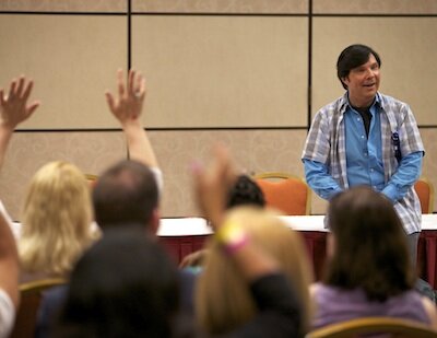 Soapdom's Mark Edward Wilows and fans (c)Soapdom/Tyler Furlan