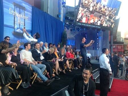 The Cast of Days of our Lives, some taking selfies with the fans! (c)Soapdom/LMS