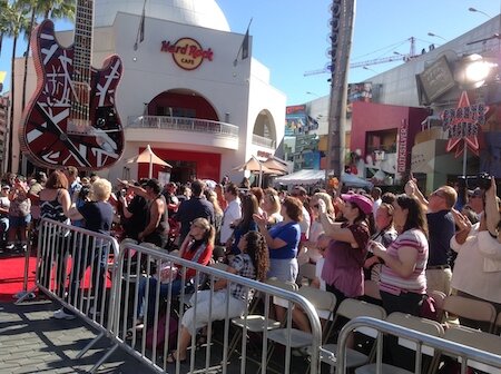 The fans! (c)Soapdom/LMS