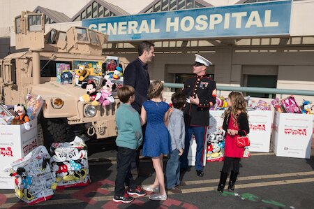 General Hospital Executive Producer Frank Valentini, with General Hospital cast members: Hannah Nordberg (Josslyn), Brooklyn Silzer (Emma), Nicolas Bechtel (Spencer) & Michael Leone (Cameron)